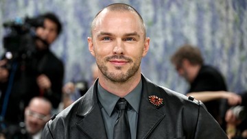 Nicholas Hoult Dikabarkan Jadi Gilderoy Lockhart di Serial Harry Potter Musim Kedua
