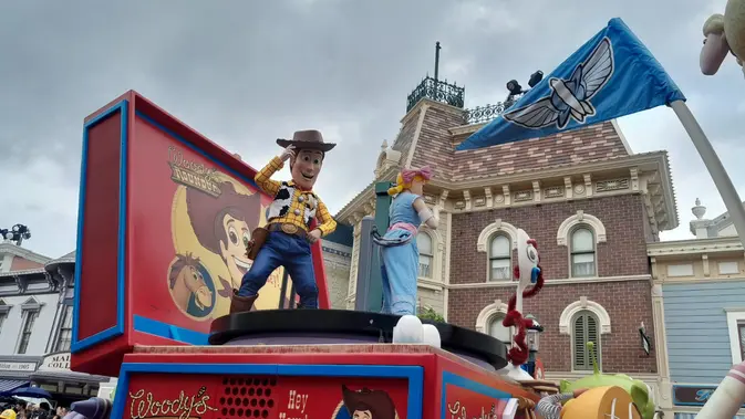 Ketika Woody dan Sahabat Melintas di Tengah Sihir Musim Panas Disneyland