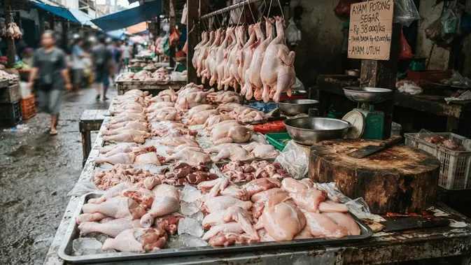 Kiat Mengenali Ayam Mentah yang Mulai Tak Layak Dikonsumsi