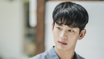 Di Bawah Lampu Jakarta, Kim Soo-hyun Mulai Bangkit Lagi