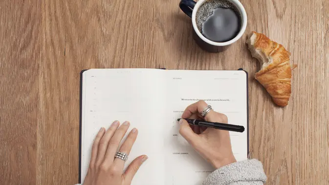 Menulis untuk Menyembuhkan: Journaling sebagai Ruang Aman Inner Child