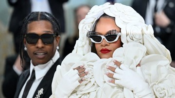 Sembilan Tahun Menunggu, Rihanna Akhirnya Kembali ke Studio