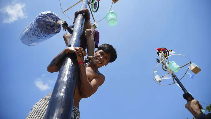 Keringat dan Harapan di Tiang Pinang Kolosal Ancol
