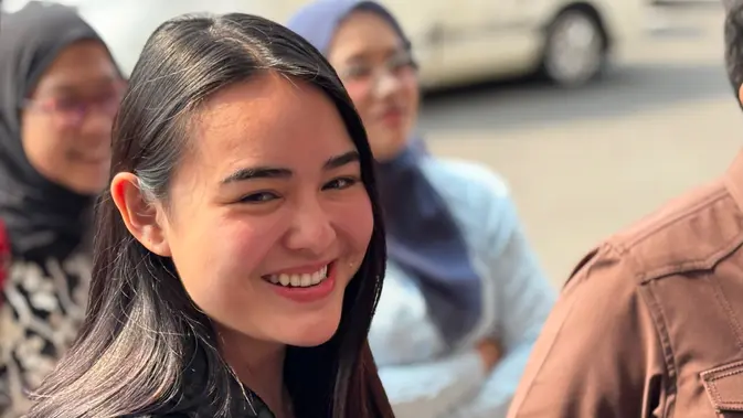 Amanda Manopo: Air Mata di Balik Senyum di Polres