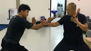Ketika Iko Uwais dan Mark Wahlberg Beradu di Mile 22