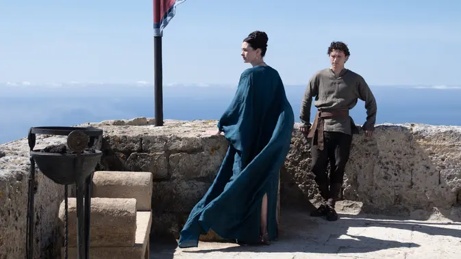 Anne Hathaway dan Tom Holland Berlayar dalam Epik The Odyssey