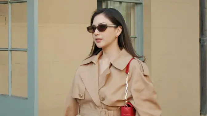 Momen Menyentuh Jessica Mila di Sydney: Merahnya Keberanian Seorang Ibu