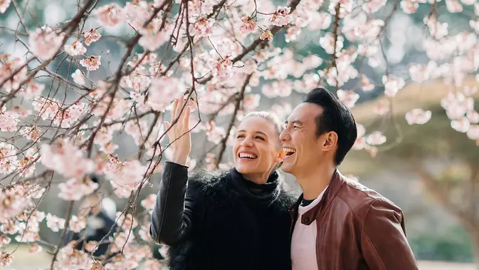 Sakura, Daniel Mananta, dan Viola: Momen Hangat di Tengah Dinginnya Musim