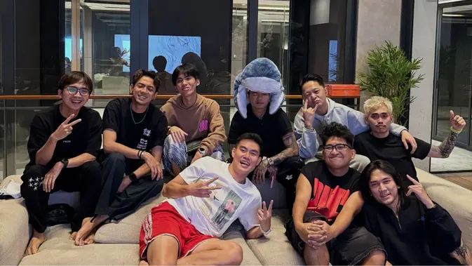 Kehangatan Syukuran Rumah Baru Reza Arap dan Sahabat