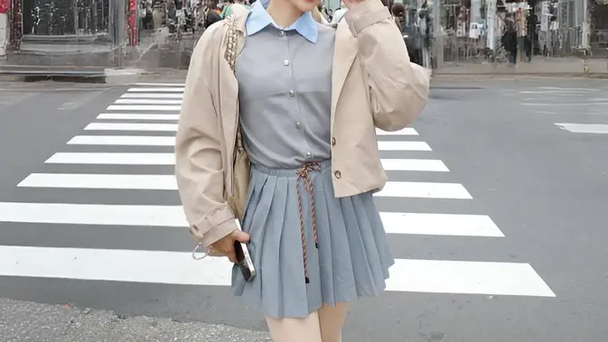 Kisah Anissa Aziza di Jepang: Preppy Feminin yang Manis dan Menghangatkan