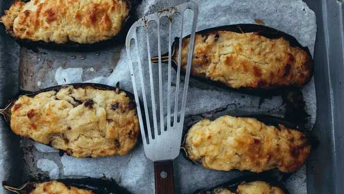 Terong Isi Goreng Renyah: Kisah Cinta dan Perjuangan dari Dapur Kecil