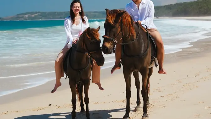 Kisah Cinta Aaliyah dan Thariq di Resor Mewah, Momen Anniversary yang Mengharukan