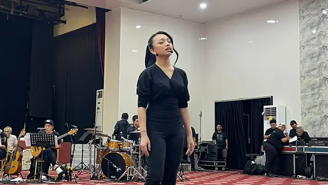 Naura Ayu Menyapa Hati di Malam Syukuran Cerita Penuh Cahaya