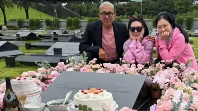 DJ Koo Jun Yup Ziarah ke Makam Barbie Hsu