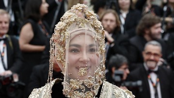 Syahrini dan Hujan Gift Paus di Ruang Live yang Membuatnya Terharu