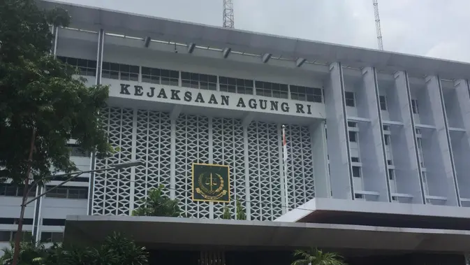 BREAKING: Ledakan Hebat Guncang Gedung Kejaksaan Agung RI, Saksi Mata Sebut Asap Tebal Membubung
