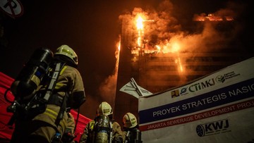 Kebakaran Gedung Bertingkat di Abdul Muis, 20 Unit Damkar Dikerahkan
