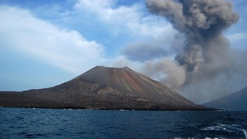BREAKING: Badan Geologi Bantah Isu Tsunami 60 Meter Anak Krakatau