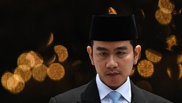 BREAKING: Kolektif Sipil Kepung DPR Desak Hak Angket Ijazah Gibran
