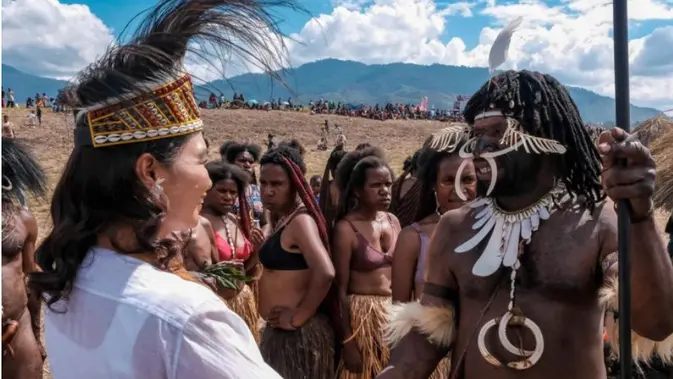 Wamenpar Ni Luh Hadiri Festival Budaya Lembah Baliem ke-34 di Jayawijaya