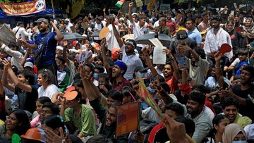 Menteri Pendidikan India Mundur, Kaum Muda Menang