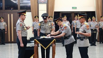 BREAKING: 12 Hari Menjabat, Kapolri Suyudi Rotasi 450 Perwira