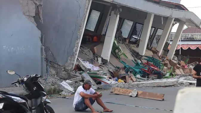Gempa M 7,7 Runtuhkan Reok NTT, Warga Dievakuasi