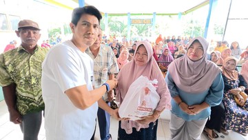 Bahtra Banong Serap Aspirasi, Bagi Sembako di 3 Desa Kolaka Timur