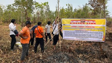 BREAKING: 'Pria Senter' Viral Bakar Lahan Ditangkap di Palangka Raya
