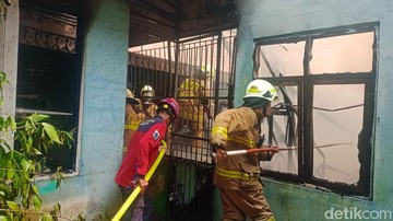 BREAKING: Kebakaran SDN Srengseng Padam, Sumber dari Gudang Buku