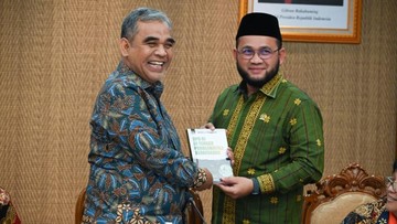 BREAKING: DPD Serahkan Buku Dinamika Kedaerahan ke Ketua MPR Muzani