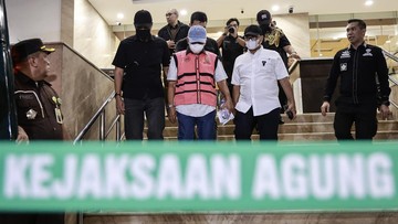 Tim 9 Kejagung Geledah Rumah Nurman Herin di Bandung