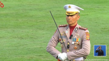Kombes Jerrold Kumontoy Pimpin Upacara Penurunan Bendera di Istana