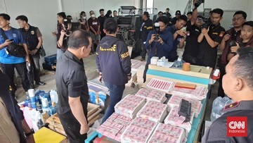 BREAKING: Polda Metro Bongkar Pabrik Uang Palsu Rp36 Miliar di Tangsel