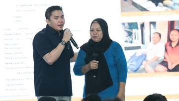 Tangis Haru Pecah: Ibu Asal Jakarta Utara di Depan Seskab Teddy