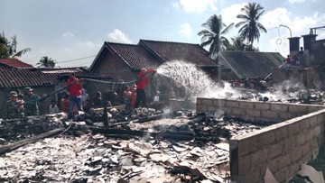 Gubernur NTB Siapkan Rekonstruksi Ratusan Rumah Adat Sade yang Hangus