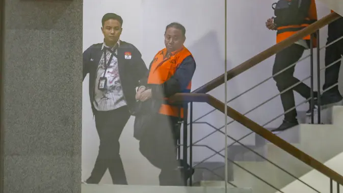 KPK Resmi Tahan Rektor Unsoed Akhmad Sodiq di Rutan