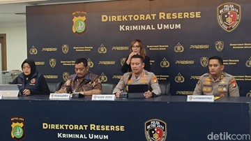 Warga Meninggal di Pejompongan Saat Aksi, Polisi Bantu Evakuasi Jenazah