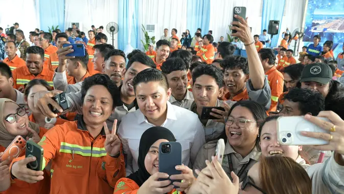 BREAKING: Seskab Teddy Indra Wijaya Jadi Pusat Perhatian Karyawan