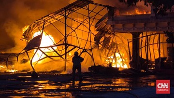 BREAKING: Pabrik Pipa di Legok Tangerang Terbakar Hebat, 15 Damkar Dikerahkan