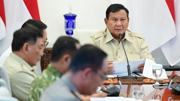 BREAKING: Prabowo Pimpin Rapat Darurat Karhutla, 60.177 Personel Dikerahkan