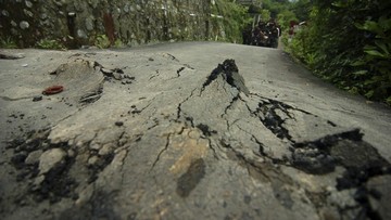 BREAKING: Jalur Gumitir Jember-Banyuwangi Retak 30 Meter Dekat Jurang