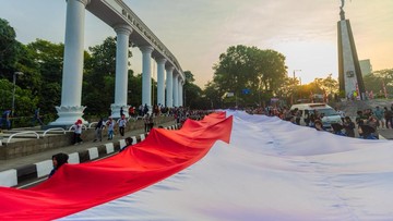 BREAKING: 3.200 Orang Bentangkan Bendera 500 Meter di Festival Merah Putih Bogor