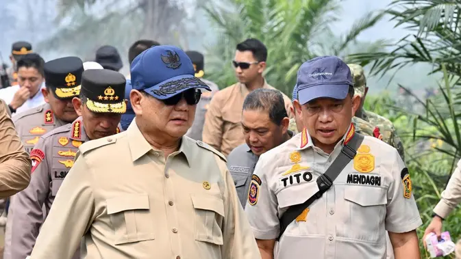 Mendagri Tito Dampingi Prabowo Tinjau Karhutla di Kubu Raya