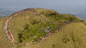 BREAKING: Merah Putih Berkibar Serentak dari Aceh hingga Papua