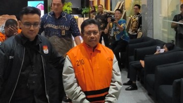 BREAKING: Bupati Lombok Barat Ditangkap KPK Pakai Rompi Oranye