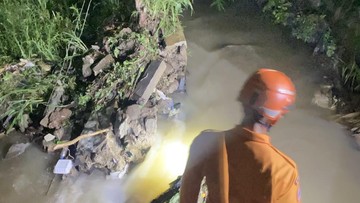 BREAKING: Tanggul Irigasi Cimanggu Bogor Jebol, Jalan Tergenang