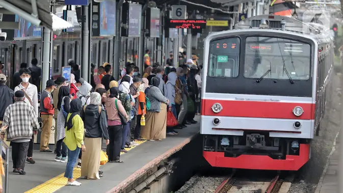Mobilitas Warga Melonjak, Pengguna KRL Jabodetabek Tembus 7,9 Juta