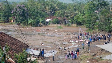 Warga Sukabumi Masih Terlantar Dua Tahun Setelah Banjir-Longsor