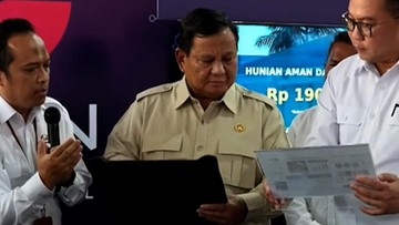 Prabowo Uji Langsung Ketahanan Genteng Inovasi BRIN